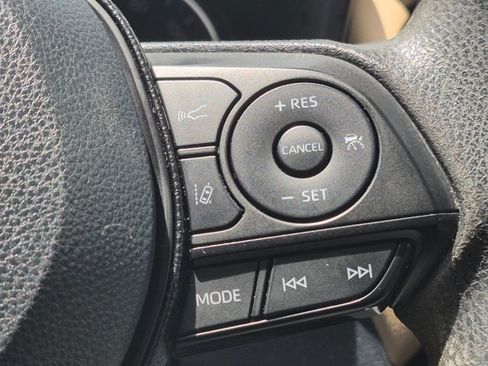 Used 2019 Toyota RAV4 LE FWD image 9