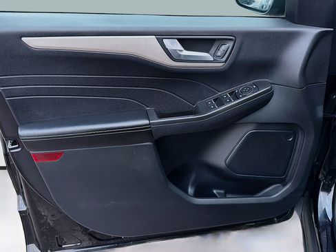 Used 2021 Ford Escape SEL image 22