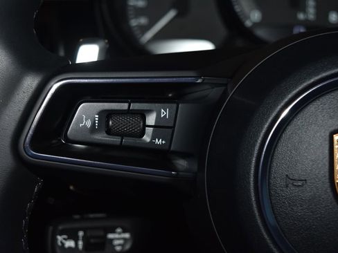 Certified 2025 Porsche Macan image 11