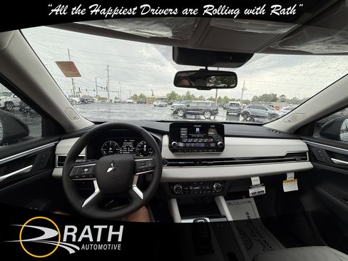 New 2025 Mitsubishi Outlander SEL image 15