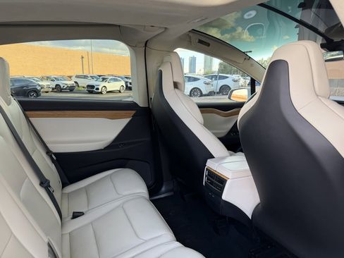 Used 2019 Tesla Model X 75D image 39