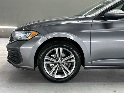 Used 2024 Volkswagen Jetta SE FWD image 5