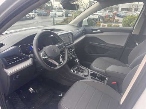Used 2024 Volkswagen Taos SE image 13
