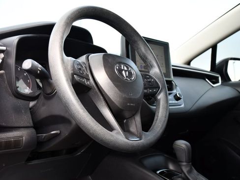 Used 2025 Toyota Corolla LE FWD image 14