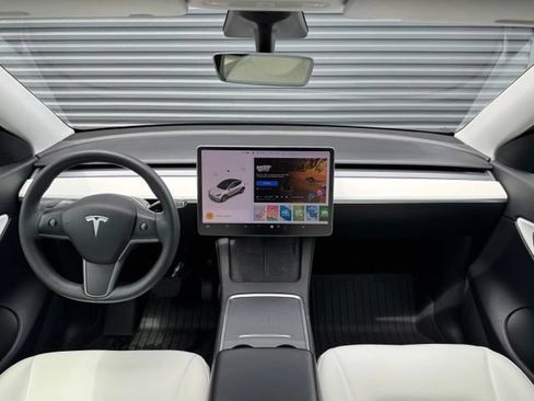 Used 2021 Tesla Model Y Long Range AWD/4WD image 18