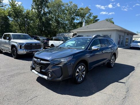 Used 2024 Subaru Outback Touring AWD/4WD image 3