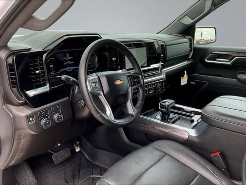Used 2025 Chevrolet Silverado 1500 LTZ AWD/4WD image 19