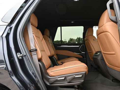 Certified 2025 Cadillac Escalade Premium Luxury AWD/4WD image 23