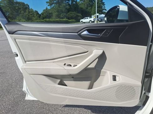Certified 2023 Volkswagen Jetta SE FWD image 27