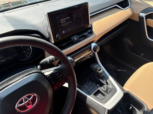 Used 2023 Toyota RAV4 LE AWD/4WD image 22