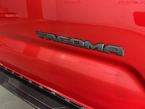 Used 2016 Toyota Tacoma SR image 9