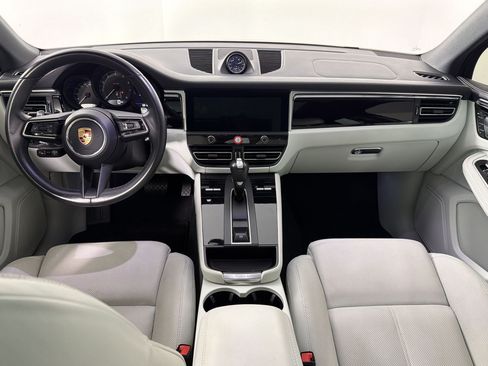 Certified 2024 Porsche Macan w/ Premium Plus Package AWD/4WD image 16