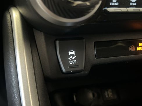 Used 2024 Toyota RAV4 XLE FWD image 35