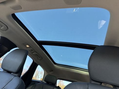 Certified 2025 Volvo XC60 B5 Plus image 28