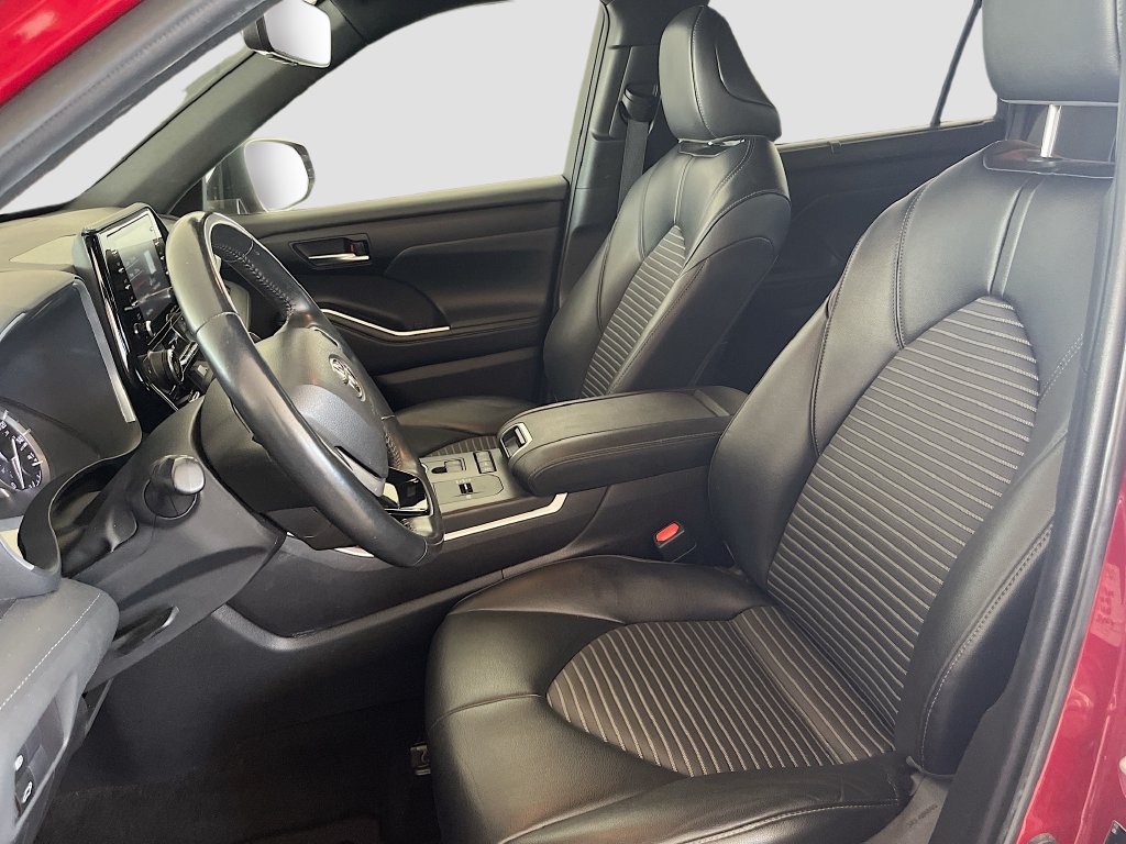 Used 2022 Toyota Highlander XSE FWD image 21