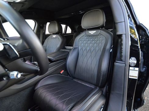 Used 2022 Bentley Flying Spur V8 image 28