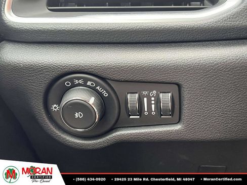 Used 2019 Chrysler Pacifica Limited w/ S Appearance Package FWD image 30