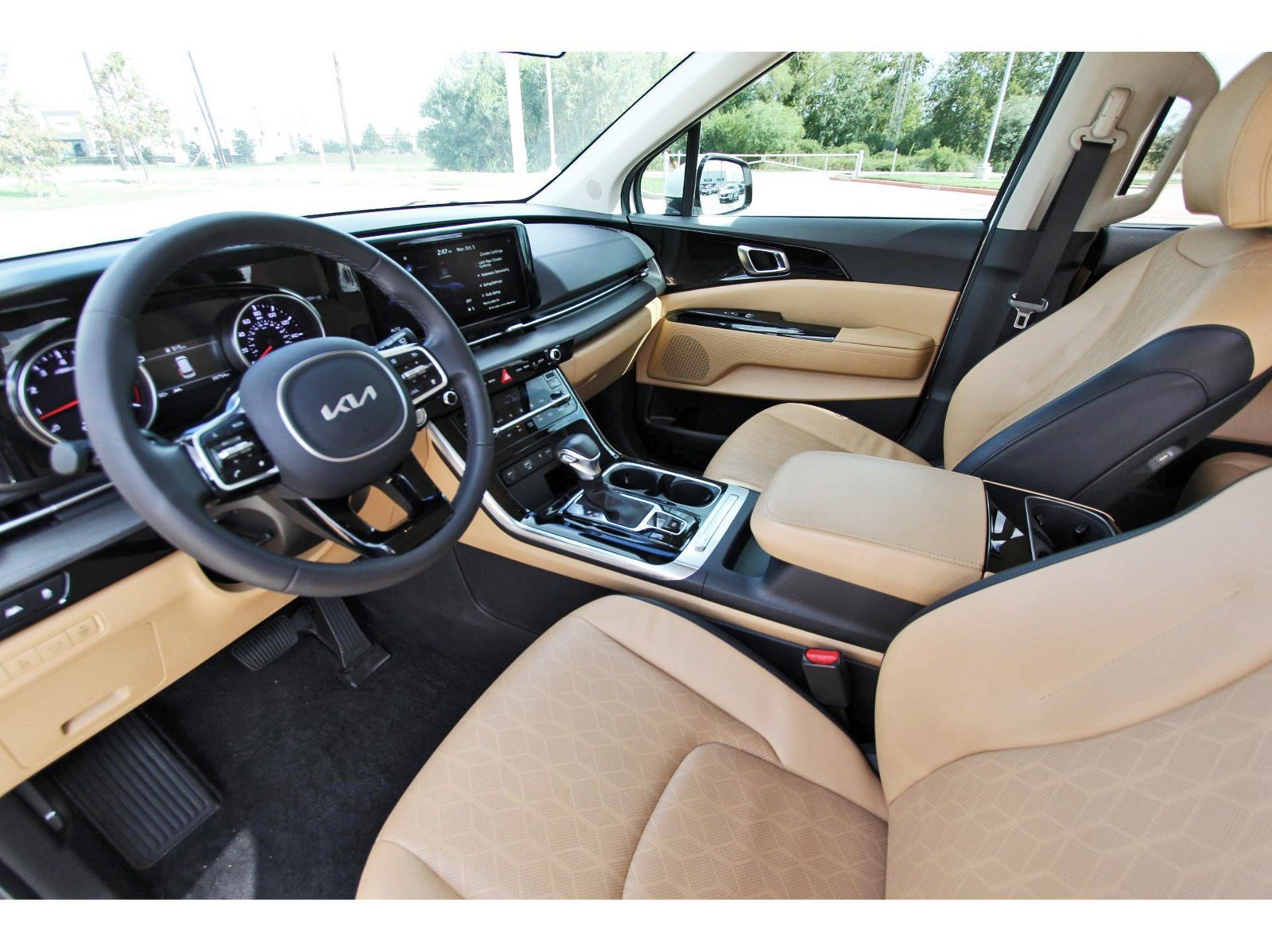 Used 2024 Kia Carnival EX FWD image 32