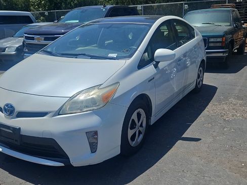 Used 2013 Toyota Prius Four w/ Deluxe Solar Roof Pkg FWD image 3