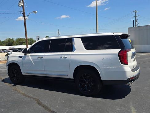 Used 2022 GMC Yukon XL Denali AWD/4WD image 5