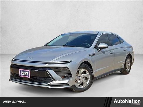 Used 2025 Hyundai Sonata SE image 1