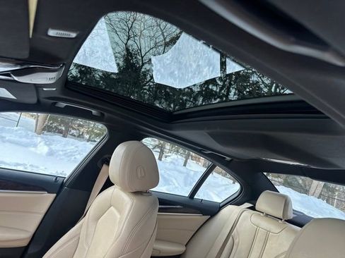 Used 2019 BMW 530i xDrive w/ Premium Package image 16