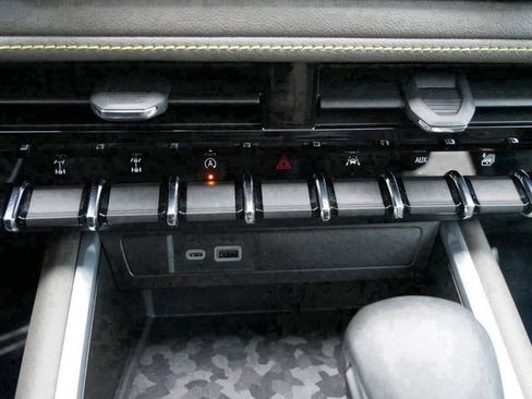 Used 2024 Chevrolet Colorado ZR2 w/ Technology Package image 26