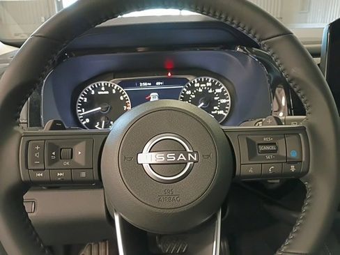 New 2025 Nissan Pathfinder SV image 8