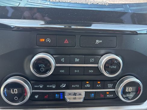 Used 2024 Ford Expedition XLT RWD image 9