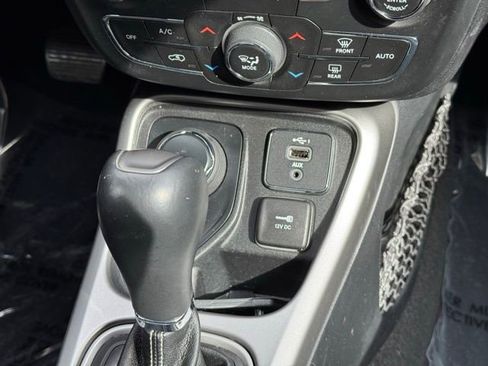 Used 2021 Jeep Compass Latitude AWD/4WD image 14