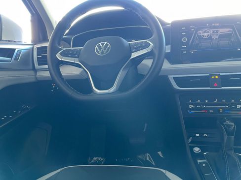 Used 2025 Volkswagen Taos SE image 32