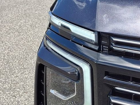 Used 2025 Chevrolet Tahoe High Country AWD/4WD image 29