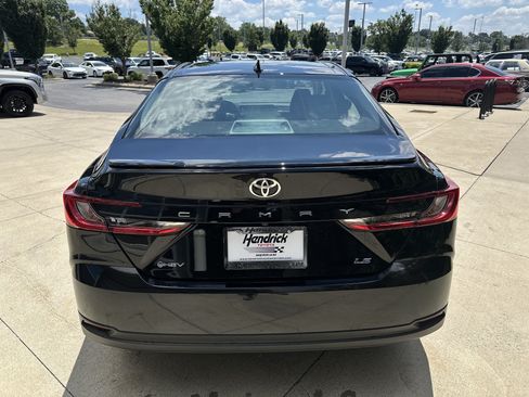 Used 2025 Toyota Camry LE w/ Convenience Package FWD image 8
