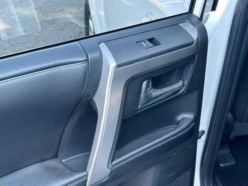 Used 2019 Toyota 4Runner SR5 Premium AWD/4WD image 40