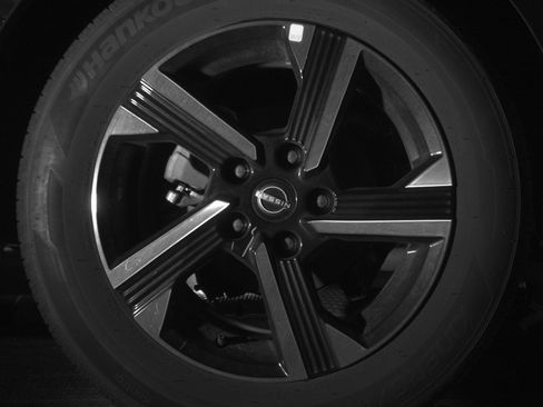 Used 2025 Nissan Sentra SV FWD image 15