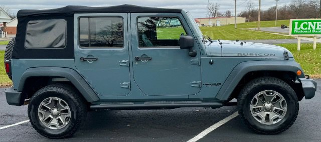 Used 2015 Jeep Wrangler Unlimited Rubicon w/ Connectivity Group AWD/4WD image 10