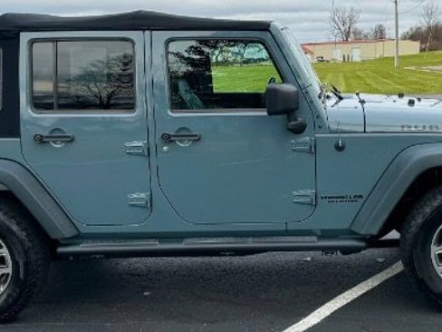 Used 2015 Jeep Wrangler Unlimited Rubicon w/ Connectivity Group image 10