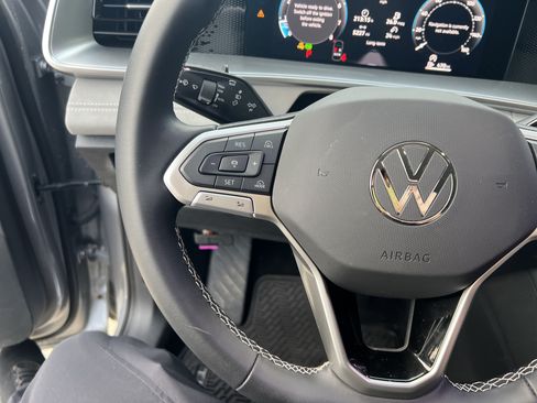 Used 2026 Volkswagen Tiguan SE FWD image 36