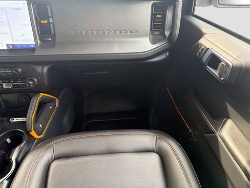 Used 2024 Ford Bronco Badlands image 17