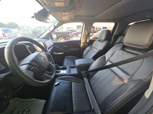 Used 2024 Nissan Frontier SL w/ Technology Package RWD image 10