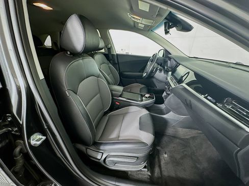 Used 2022 Kia Niro EX image 29