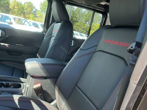 New 2025 Jeep Wrangler Unlimited Rubicon image 18
