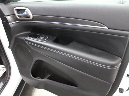 Used 2017 Jeep Grand Cherokee Limited AWD/4WD image 24