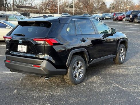 Certified 2022 Toyota RAV4 LE image 3