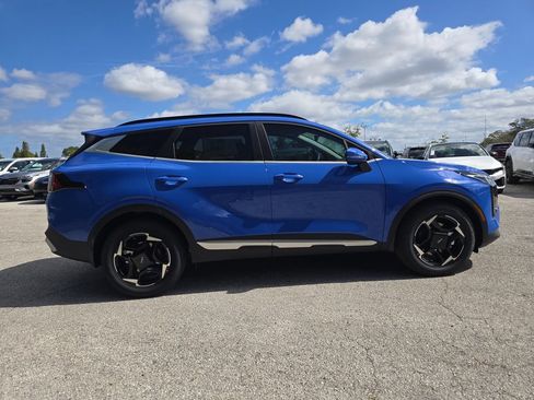 New 2026 Kia Sportage EX w/ EX Panorama Roof Package FWD image 9