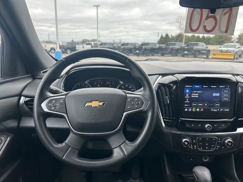 Used 2023 Chevrolet Traverse LT image 9