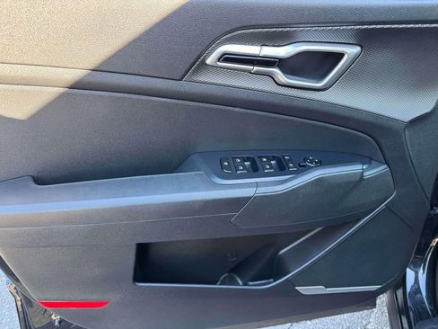 Used 2023 Kia Sportage LX image 15