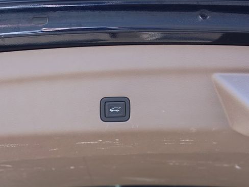 Used 2024 GMC Yukon Denali image 8