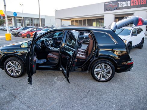 Used 2023 Audi Q7 3.0T Premium w/ Convenience Package image 11