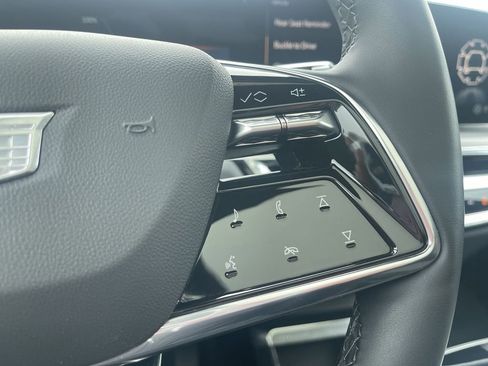 Certified 2024 Cadillac Lyriq Luxury AWD/4WD image 21